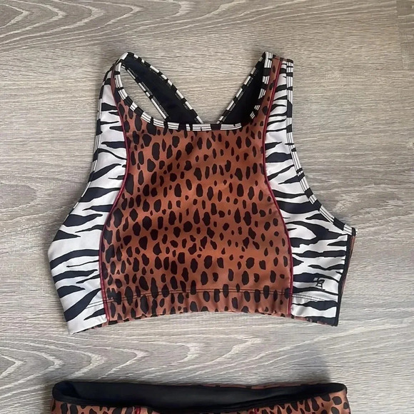 GOOD AMERICAN The Electric Feel Bike Short set - Picture 4 of 13